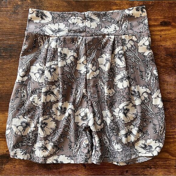 Simple Addiction Grey & White Floral Print Comfy High Waist Harem Shorts - Picture 7 of 8